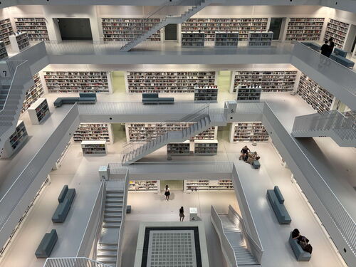 "Papiertempel"<br>(Stadtbibliothek Stuttgart, Aug. 2025)